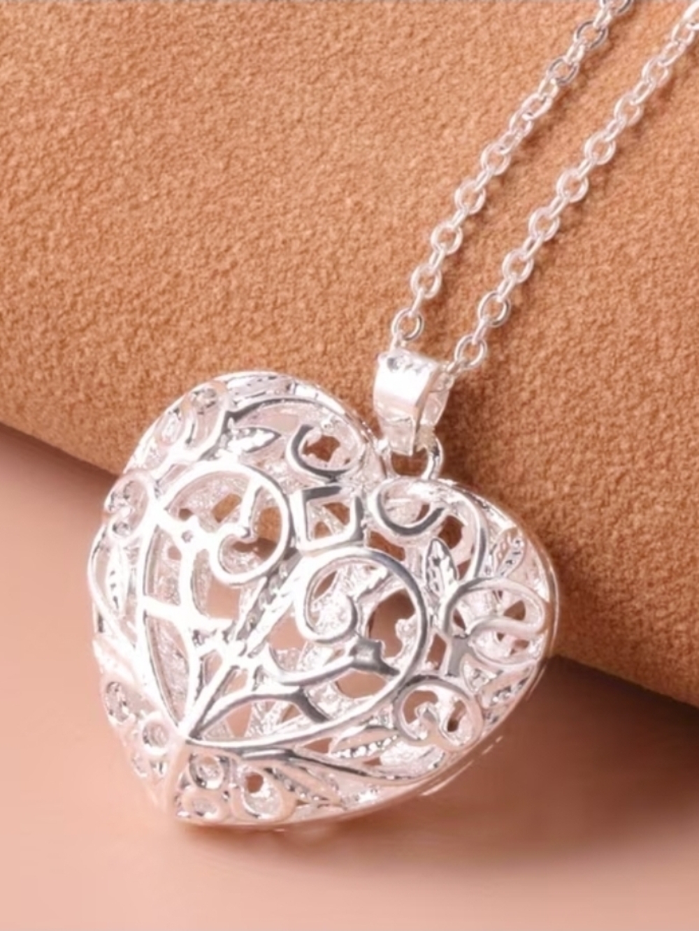 NWOT Stainless Filigree Heart Pendant Necklace - Women Jewelry